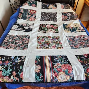 COLCHA DE GRANJA RÚSTICA Cottagecore Hecha a Mano Cuadrados Florales / Blanco, Atado a Mano - Imagen 1 de 4