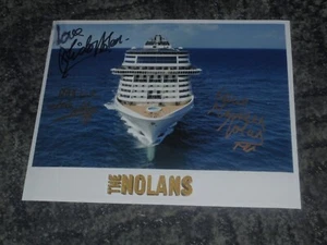 NOLAN SISTERS -10x8 PHOTO SIGNED by 3 - ANNE, MAUREEN & LINDA ( Slight smudge) - Foto 1 di 2