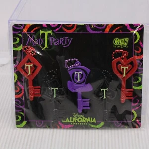 B4 Disney DLR DCA California Adventure Pin Mad T Party Glow Alice In Wonderland - Picture 1 of 1