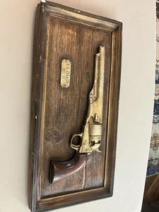 Vintage J Orzeck 18”x8.5” US Cavalry Colt 44 Guss Wandbehang - Bild 1 von 13