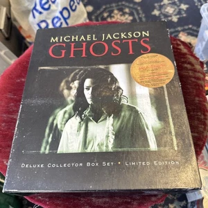 Michael Jackson Ghosts Deluxe Collectors Box Set Limited Edition VHS & 2 x CDs  - Bild 1 von 3
