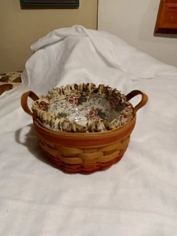 Longaberger 1995 Mothers Day Basket With Liner and Protector Cover