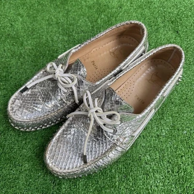 Scarpe Christian Louboutin con borchie in pelle argento taglia 41 US circa... - Immagine 1 di 4