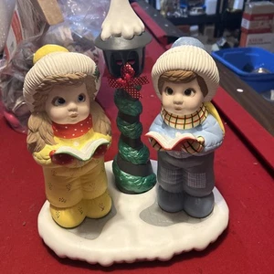 CANTI PER BAMBINI VINTAGE IN CERAMICA RAGAZZO E RAGAZZA 10" - LAMPIONE ILLUMINATO CON BASE 4 PZ - Foto 1 di 7