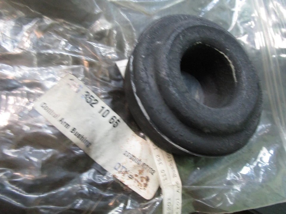 Buje brazo trasero mercedes-benz w108 w110 w111 w113 1103521065 Foto 1 de 1