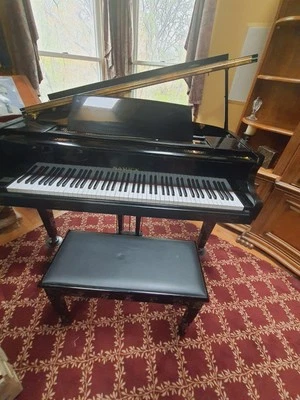 "Piano de cola para bebé negro piano Samick SG 140A con banco de almacenamiento 4'7""" Foto 1 de 4