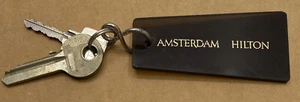 Llavero y llavero vintage para habitación de hotel AMSTERDAM HILTON.  Habitación # 2002 - Imagen 1 de 4