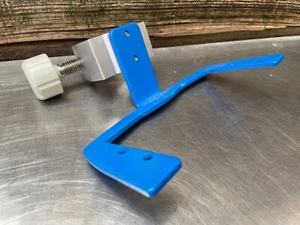 Soporte de poste para monitor de paciente GE Dinamap Procare V400 V100 - Imagen 1 de 2