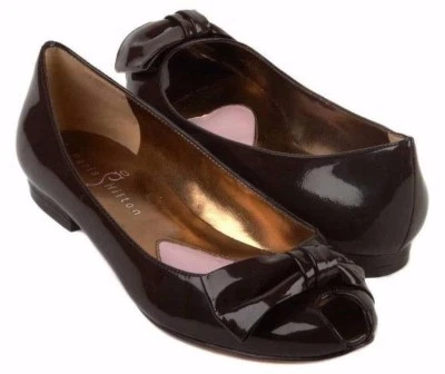 Nuevo PARIS HILTON Mujer Brn Charol Arco Punta abierta Sandalia Plana Zapato Talla 7 M  Foto 1 de 3