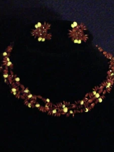 COLLAR VINTAGE CON CUENTAS MARRÓN Y VERDE - 16" CON PENDIENTES CLIP A JUEGO - Imagen 1 de 9