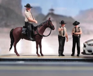 Figura pintada 1:64 modelo miniatura resina diorama arena policía patrulla americana - Imagen 1 de 9
