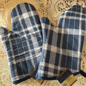 2 Blue Plaid Oven Mitts - Picture 1 of 4
