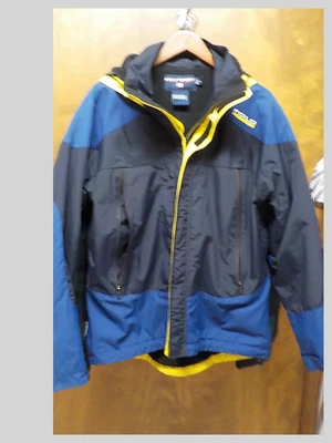 Chaqueta Polo Sport M Forrada, Capucha, Gancho y Lazo, Cremalleras, Cucharones.Nueva, pero...... Foto 1 de 4