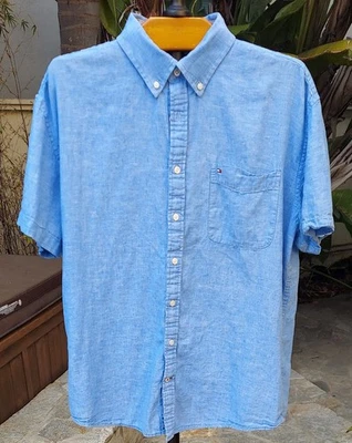 Camisa de mezclilla azul con botones TOMMY HILFIGER para hombre S/S logotipo de bolsillo usada en excelente estado talla 2XL Foto 1 de 4