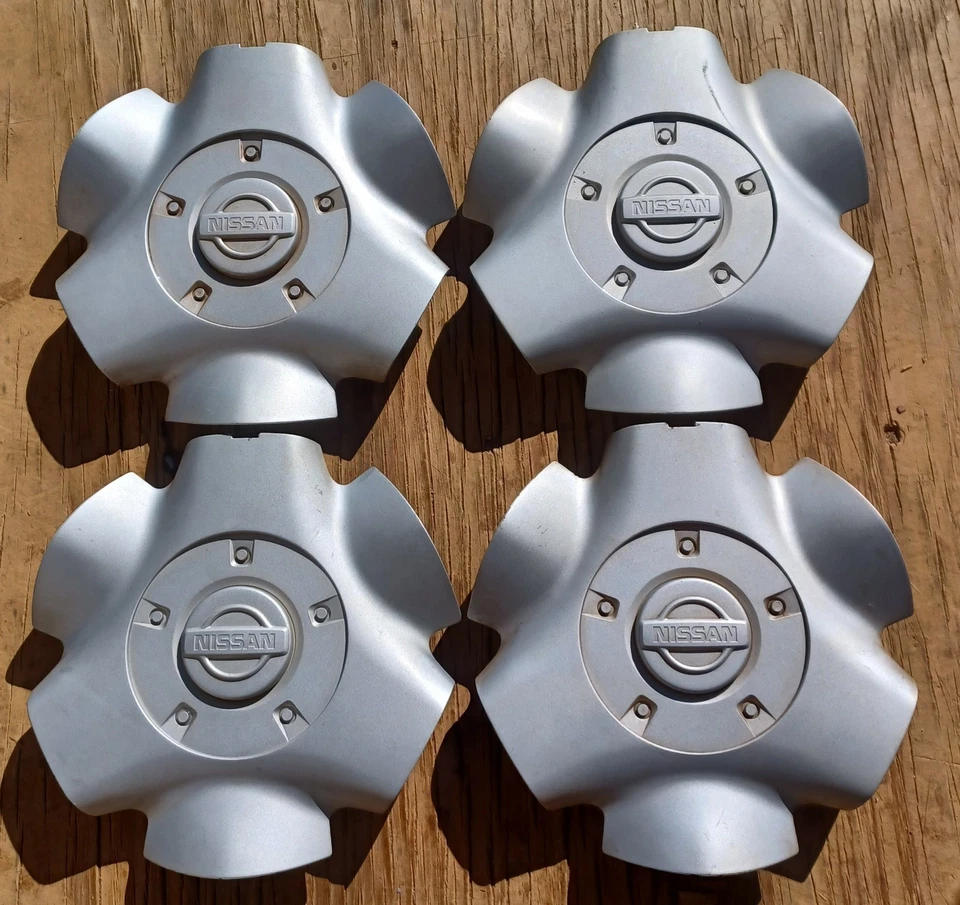 Juego de 4 tapas centrales Nissan Pathfinder, 1999-2002 parte # 40315 2W600 Foto 1 de 3