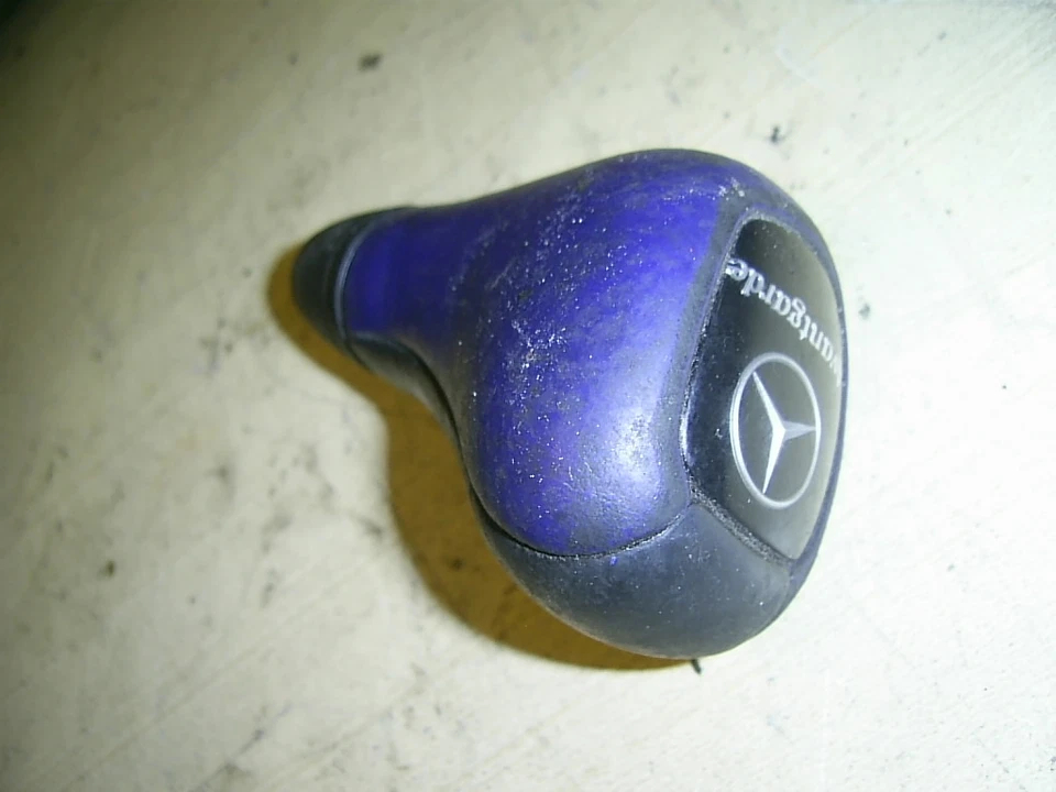 Pomo de cambio cuero mercedes-benz w210 e 300td Avantgarde  Foto 1 de 3