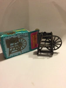 Distaff temperamatite in miniatura in metallo made in Hong Kong - Foto 1 di 3