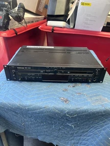 Tascam MD-CD1 Minidisc/cd player - Picture 1 of 4