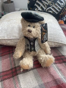 Oso de peluche posable Glen Appin de Escocia con chaleco y gorra Harris Tweed nuevo - Imagen 1 de 8