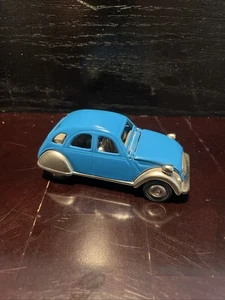 Fossil Limited edition blue car desk clock - Picture 1 of 6