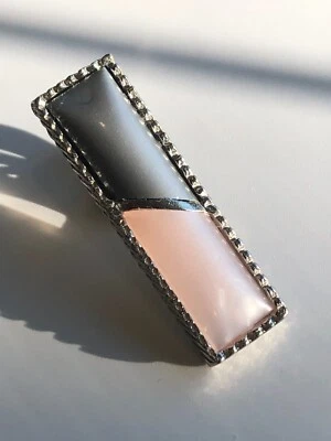 Clip de corbata gris y rosa acrílico remolino tono plateado mediados de siglo joyería vintage para hombre Foto 1 de 4