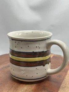 Vintage MCM Speckled Stoneware Mid Century Stripes Kaffeebecher handbemalt - Bild 1 von 4
