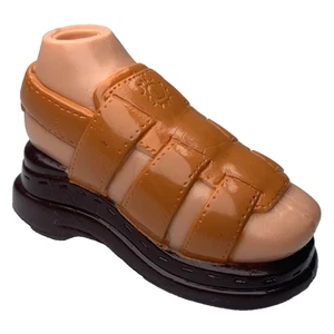 Bratz Boyz Funk Out Cameron Puppe einzelne braune Sandale Schuh 2004 MGA - Bild 1 von 2