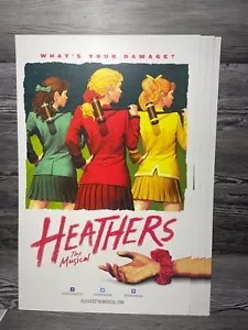 HEATHERS THE MUSICAL, QUAL È IL TUO DANNO?, CARTOLINA/POSTER PER FINESTRE BROADWAY - Foto 1 di 9
