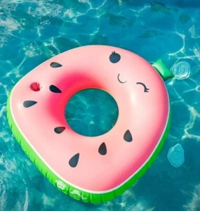BigMouth x Squishmallows Wanda The Watermelon Pool Float mit integriertem Getränkehalter - Bild 1 von 5