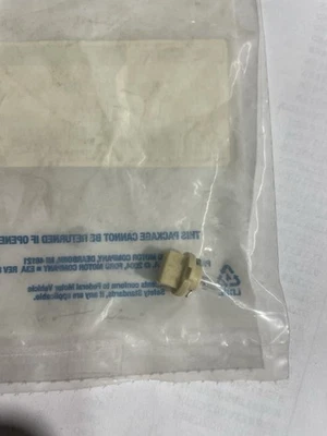 Genuino NUEVO FORD Mercury 2005-2009 Mariner Dash Bombilla Interior y Enchufe 5F9Z13B765AA Foto 1 de 2