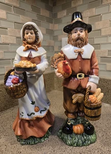 Happy Thanksgiving-Cracker Barrel Figurines- Pilgrim Couple at Harvest - Picture 1 of 10