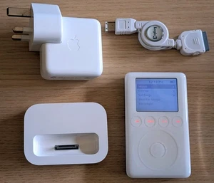 Apple iPod Classic 3rd Gen (40GB) A1040 - bundle with official charger & dock! - Picture 1 of 4