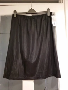 Ladies 24" Black Elasticated Waist Half Slip Size 16/18 - Picture 1 of 6
