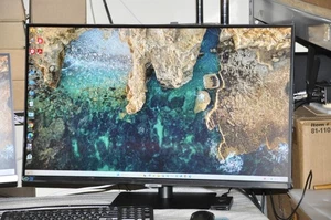 Samsung 32" ViewFinity S80A Widescreen UHD High Resolution Monitor (LCD, CCTV... - Picture 1 of 4