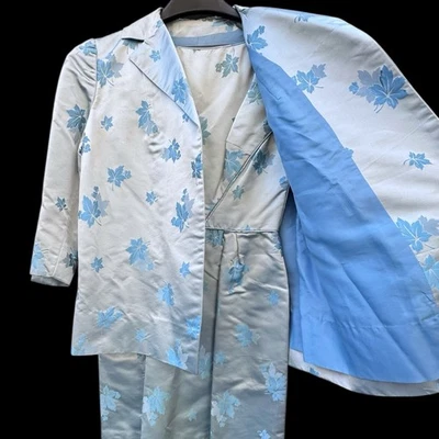Vestido y chaqueta de cóctel vintage de brocado de seda china floral azul hielo años 60 S Foto 1 de 4