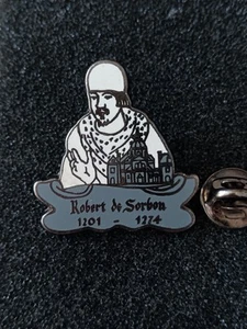 Pin's Pins Pin Emaille Cla1 Schöpfer L'UNIVERSITÉ la Sorbonne "Robert de Sorbon" - Bild 1 von 3