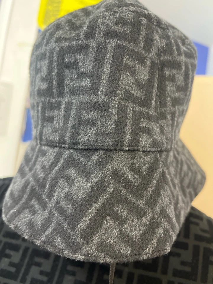 CHAPÉU BALDE FENDI (LP9024163) - Imagem 1 de 3