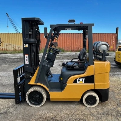 Empilhadeira usada Cat 2C6000 6000 lb mastro triplo posicionador de garfo lateral 2019 - Imagem 1 de 4