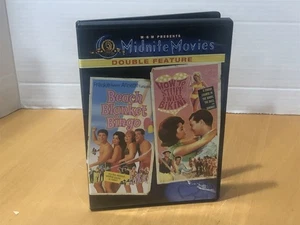 BEACH BLANKET BINGO / HOW TO STUFF A WILD BIKINI (1965 Double Feature, DVD) - Foto 1 di 4