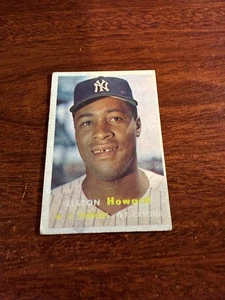 1957 Topps #82 Elston Howard. Bueno/en muy buen estado (arrugado) - Imagen 1 de 2
