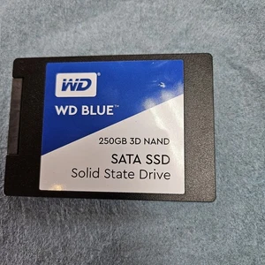 WD Blue 3D NAND SATA 6Gb/s 2.5" 250GB SSD WDS250G2B0A-00SM50 Solid State Drive - Picture 1 of 2