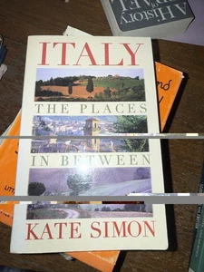 ITALY: THE PLACES IN BETWEEN By Kate Simon 1999 Paperback ~ - Imagen 1 de 10
