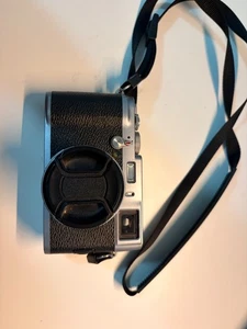 Fujifilm FinePix X100 12.3MP Digital Camera Silver From JAPAN - Picture 1 of 6