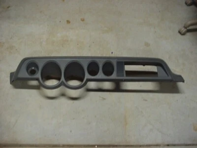 1997 年道奇 Ram B150 B250 Van Dash 速度计仪表组收音机挡板 — 第 1/4 张图片