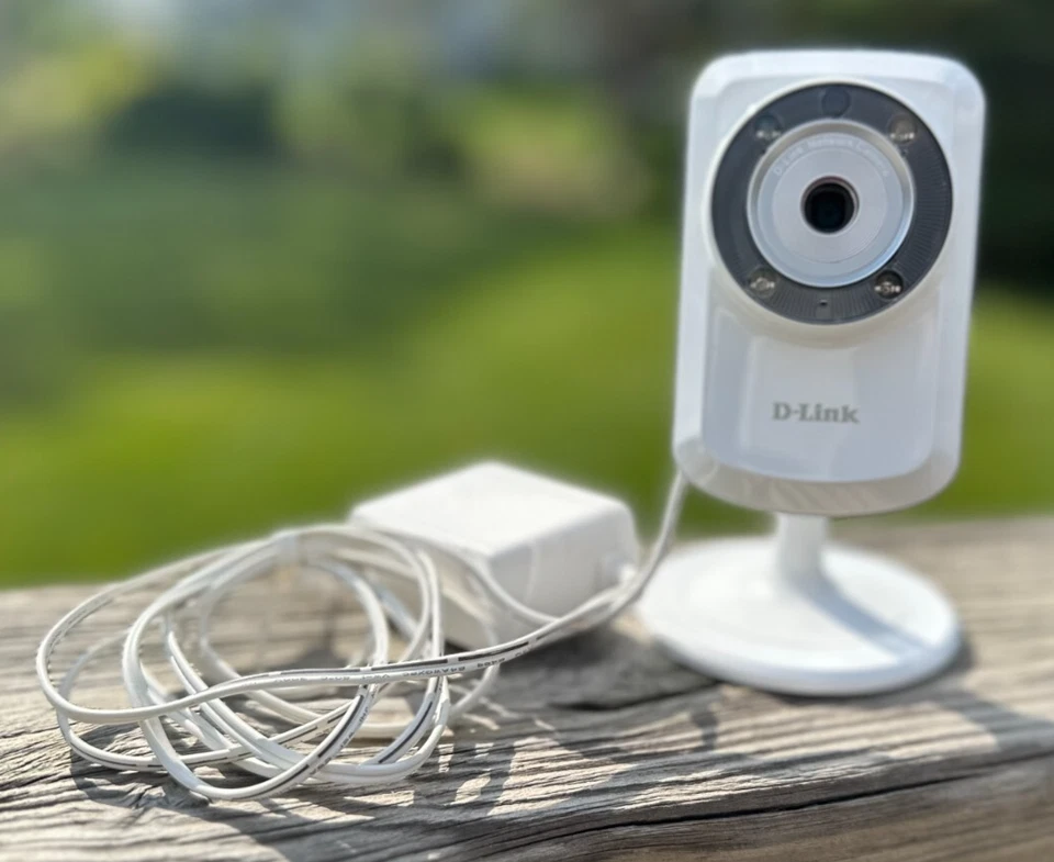 D-link DCS-933L Wifi Camera with Power Adapter - Image 1 of 1