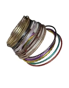 Vintage Posten 21 Metall Armreif Armbänder mehrere Farben verschiedene Breiten und Stile  - Bild 1 von 12