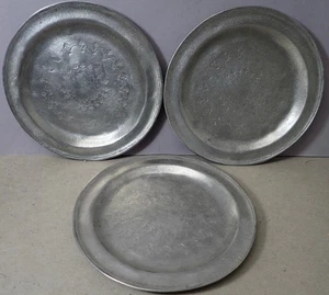 (3) Antike schwere italienische handgegossene Zinn Teller mit floralem Zentrum Design 7 3/8" - Bild 1 von 10