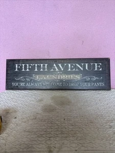 American Fifth Avenue Laundries insegna "sei sempre il benvenuto a cadere i pantaloni" - Foto 1 di 13