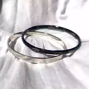 LOT of 2 bangle bracelets: silvertone + blue cloissone - Picture 1 of 4