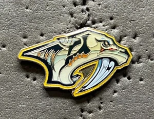 Nashville Predators Logo NHL Hockey Pin - Bild 1 von 2